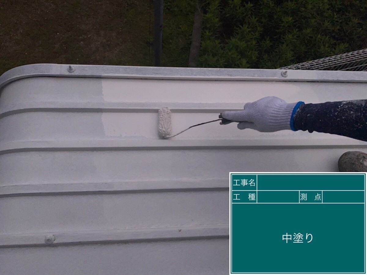 愛知県半田市 付帯部（受水タンク・駐輪場・駐車場ライン） 駐輪場中塗り