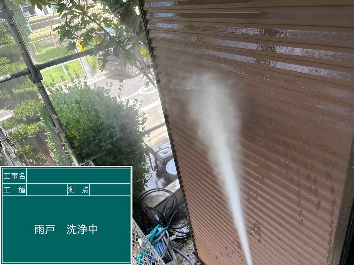 名古屋市西区 雨戸 の高圧洗浄