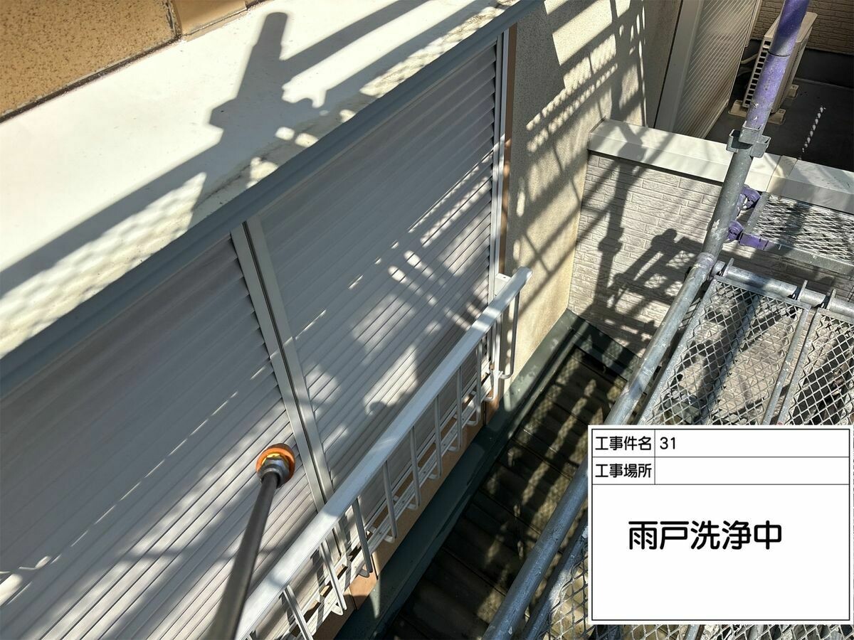 名古屋市西区 雨戸 の高圧洗浄