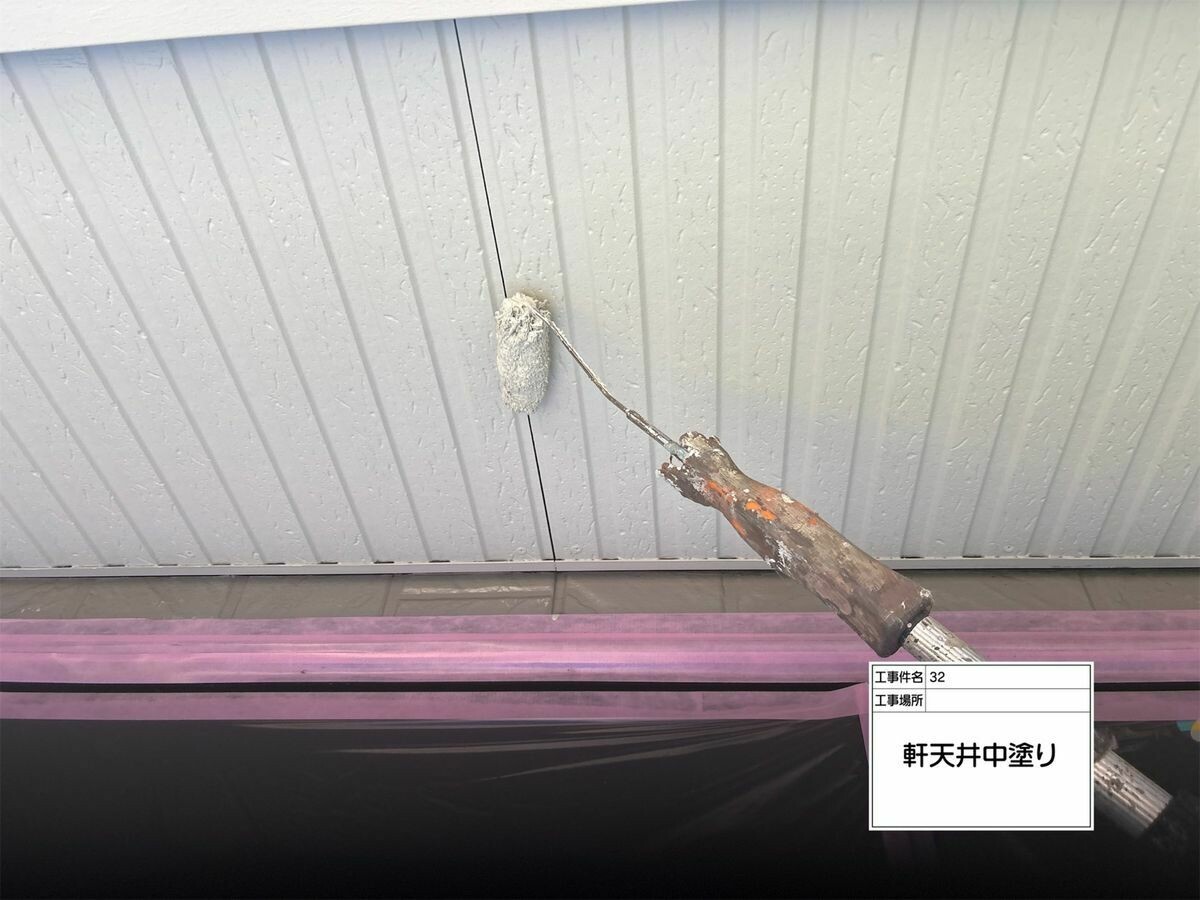 名古屋市西区 軒天 の中塗り